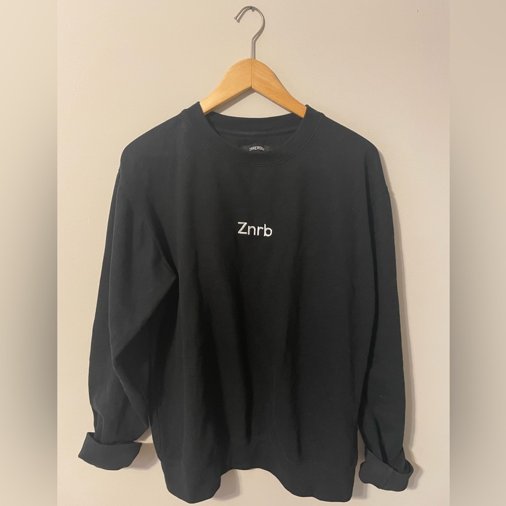 Unisex black comfy crewneck. Graphic on front. Great condition.